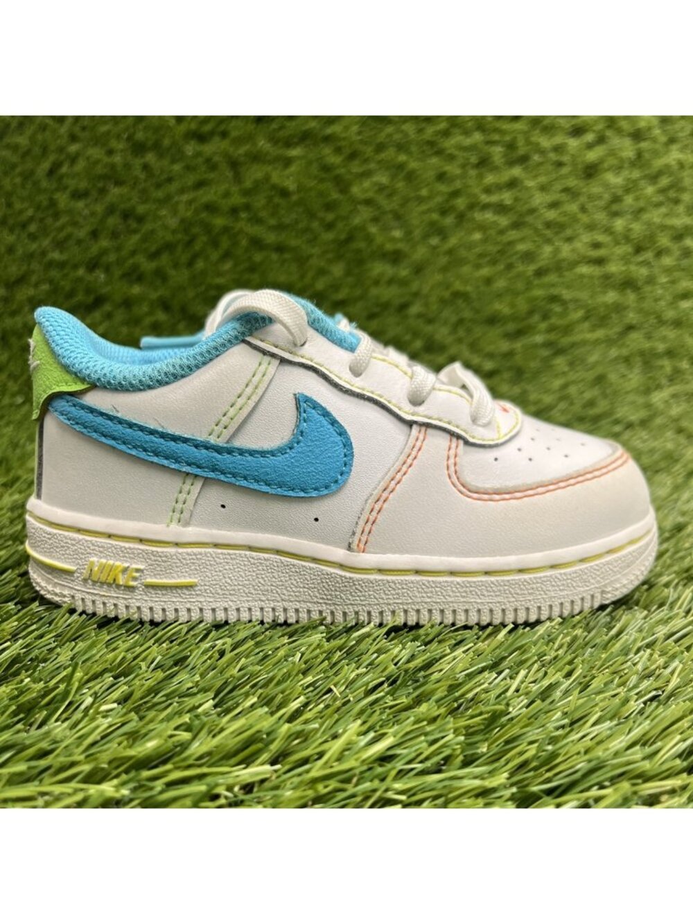 Nike Air Force 1 LV8 Boys Size 8C White Blue Athletic Leather Shoes Sneakers